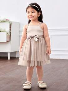 SHEIN 女婴优雅缎面对比色网眼吊带派对连衣裙 - 杏色 - 查看 8