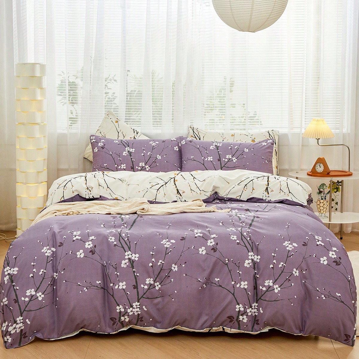 Juego de ropa de cama reversible de 3 piezas con estampado de flores de ciruelo en morado y beige, de microfibra suave y transpirable, resistente a la