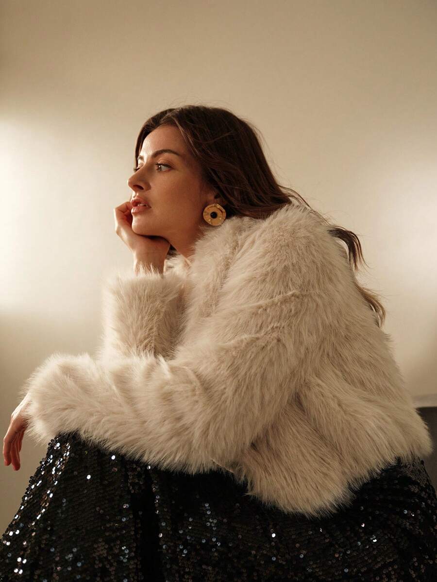 Anewsta Fluffy蓬松短款女士经典百搭外套 - 杏色 - 查看 1