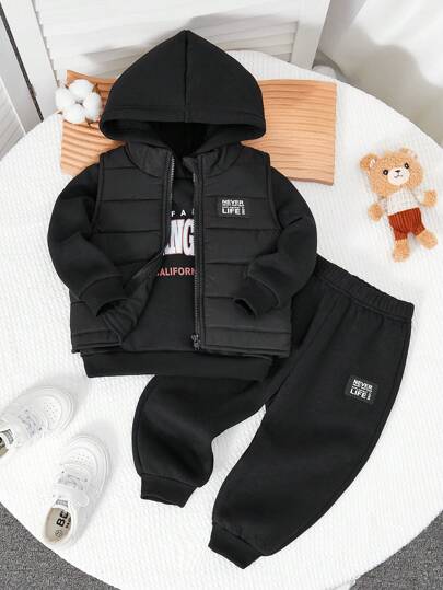 SHEIN Playful Pals 3 件装男婴地标印花连帽运动衫套装，含保暖背心，适合秋冬多种场合，黑色套装配黑色背心，全场搭配