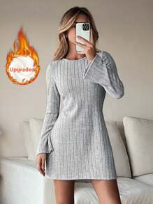 SHEIN Essnce Vestido Longo de Manga Curta Sem Costas para Mulheres, Vestido Curto Casual de Manga Longa e Gola Redonda na Cor Sólida, Vestido de Inverno com Enchimento Quente, Vestido Branco de Ombros Caídos, Vestido de Feriado, Roupa Elegante Feminina, Roupa Casual Feminina