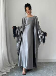 Chiquease 缎面闪亮插肩蝙蝠袖羽毛拼接女式长款束腰连衣裙 超长款缎面女装