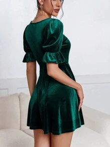 SHEIN Privé 女士优雅珍珠装饰荷叶边泡泡袖圣诞绿色连衣裙 - 綠色 - 查看 5