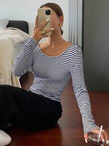 DAZY 条纹露背长袖修身女式 T 恤，秋季休闲上衣，露背学院风上衣 - 藏蓝色 - 查看 5