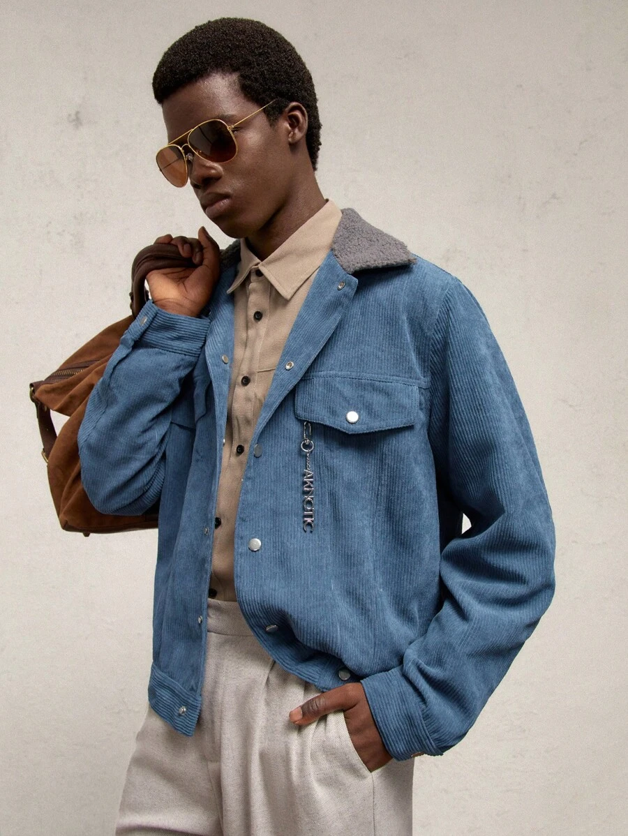 AKNOTIC Business Casual Áo khoác nam cổ raglan rộng rãi, cài nút kim loại phía trước, màu xanh lam, nhiều túi, thiết kế tách rời, phù hợp mặc hàng ngày vào mùa thu/đông, phụ kiện dây xích kim loại, phụ kiện kim loại chữ cái, viền nhung kẻ và lông cừu tương phản màu - Màu xanh lam - Xem 1