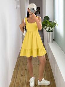 SHEIN Unity Vestido corto sin mangas con cuello cuadrado a base de patchwork acanalado y dobladillo con volantes para mujer - Amarillo - Ver 3