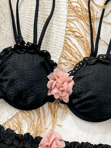 SHEIN Swim 夏日度假沙滩休闲比基尼泳装套装2件碎花镂空波西米亚风钢圈立体碎花比基尼泳装可调节肩带裹身式泳裤 - 黑色 - 查看 4