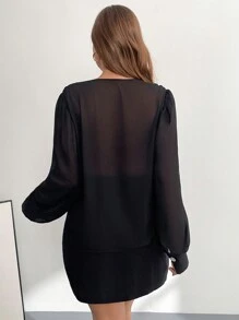 SHEIN Privé Conjunto elegante y cómodo de camisa de manga larga de escote en V semitransparente sexy negra y falda ceñida elegante y estilizada de talla grande para otoño e invierno, ropa de mujer para otoño, ropa de oficina, ropa de trabajo, conjunto casual de negocios, conjunto de falda, mujeres, fiesta de Navidad, conjuntos cómodos, atuendos elegantes - Negro - Ver 2