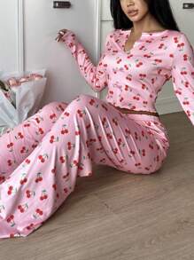 SweetSlumber Conjunto de pijama de top de manga larga con escote en V y pantalones con estampado de cerezas para mujer