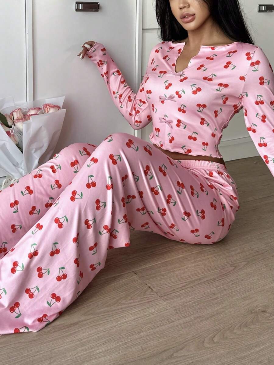 SweetSlumber Conjunto de pijama de top de manga larga con escote en V y pantalones con estampado de cerezas para mujer