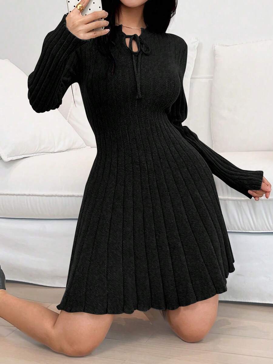 SHEIN Unity 纯色 A 字型收腰 V 领系带修身女式针织连衣裙 - 黑色 - 查看 1