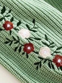 Flirla Plus Size Women Floral Embroidery Crew Neck Pullover Sweater, Autumn/Winter Knit Pullover Fall Outfit