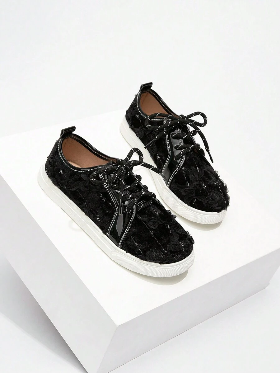 儿童黑色系带休闲平底运动鞋