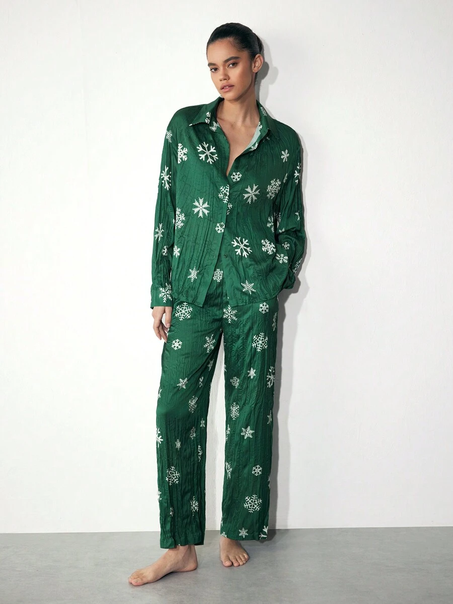 Maija 2pcs Women Green Button Front Snowy Print Long Sleeve Top And Pants Christmas Pajama Set, Casual Design, Autumn/Winter