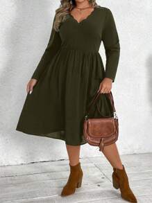 SHEIN VCAY Váy dài tay cổ chữ V viền sóng cỡ lớn, phong cách nghỉ dưỡng - xanh quân đội - Xem 3