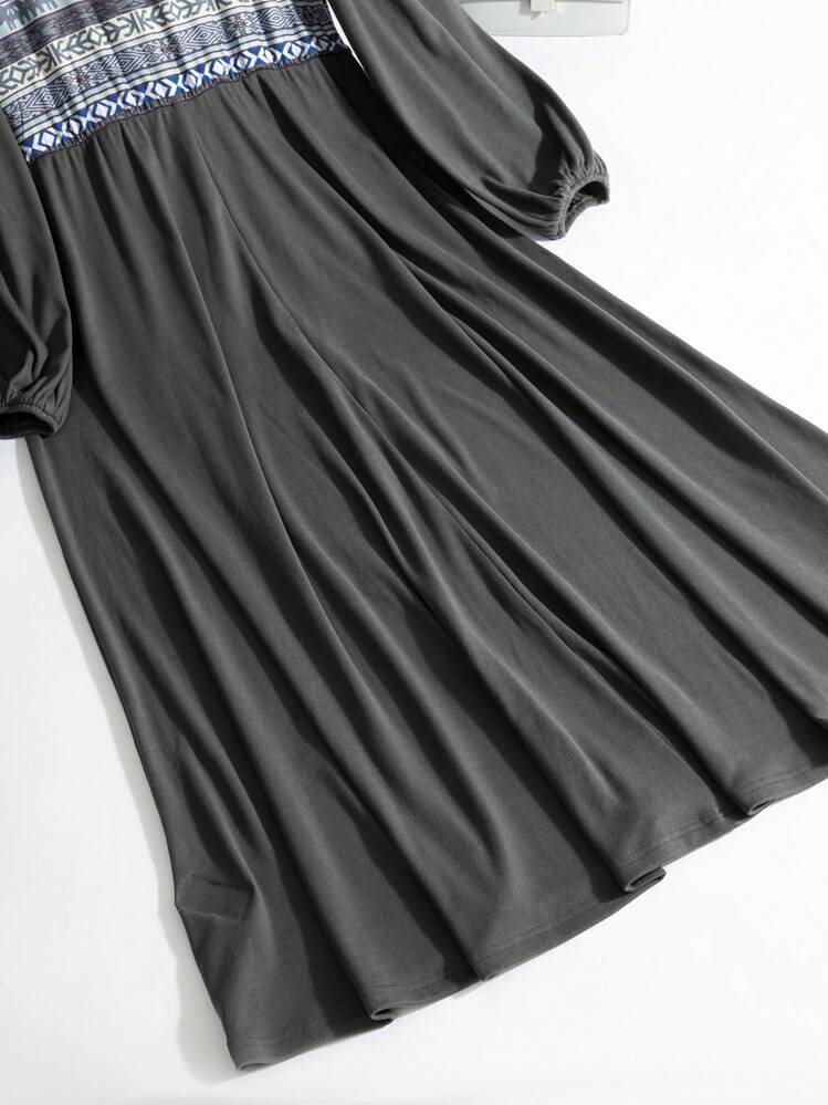 Al Najma 大码复古几何印花拼布休闲连衣裙，秋季 - 深灰色 - 查看 4