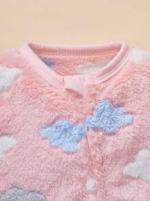 SHEIN Newborn Cloud Pattern Flannel Fabric Gift Set, Designed Specifically For Newborns. Soft And Warm Flannel Material With Gentle Cloud Print Makes Baby Feel Like They Are Surrounded By Soft Clouds, An Ideal Gift For Newborns