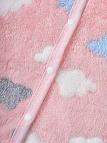 SHEIN Newborn Cloud Pattern Flannel Fabric Gift Set, Designed Specifically For Newborns. Soft And Warm Flannel Material With Gentle Cloud Print Makes Baby Feel Like They Are Surrounded By Soft Clouds, An Ideal Gift For Newborns