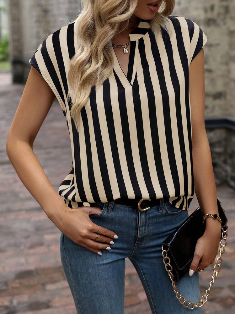 EMERY ROSE Blusa elegante de manga curta com decote em V entalhado e estampa listrada para uso no escritório - Multicolorido - Visão 4