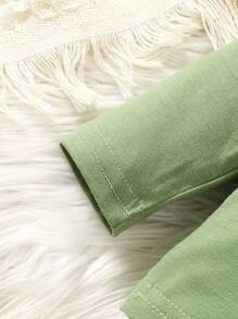 女婴花卉和字母印花长袖 T 恤和松紧腰直筒牛仔裤套装，春/秋