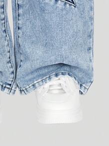 SHEIN Dziewczęce luźne jeansy z rozszerzanymi nogawkami i wzorem gwiazdek, jasne spranie