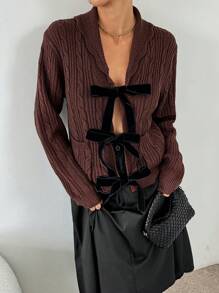 SHEIN Essnce Pull en velours chocolat pour femmes, cardigan automne/hiver avec nœud velours, pull-over femme d'automne avec nœud devant contrastant, pulls d'automne pour femme, pulls de Thanksgiving/Noël - Marron - Voir 1