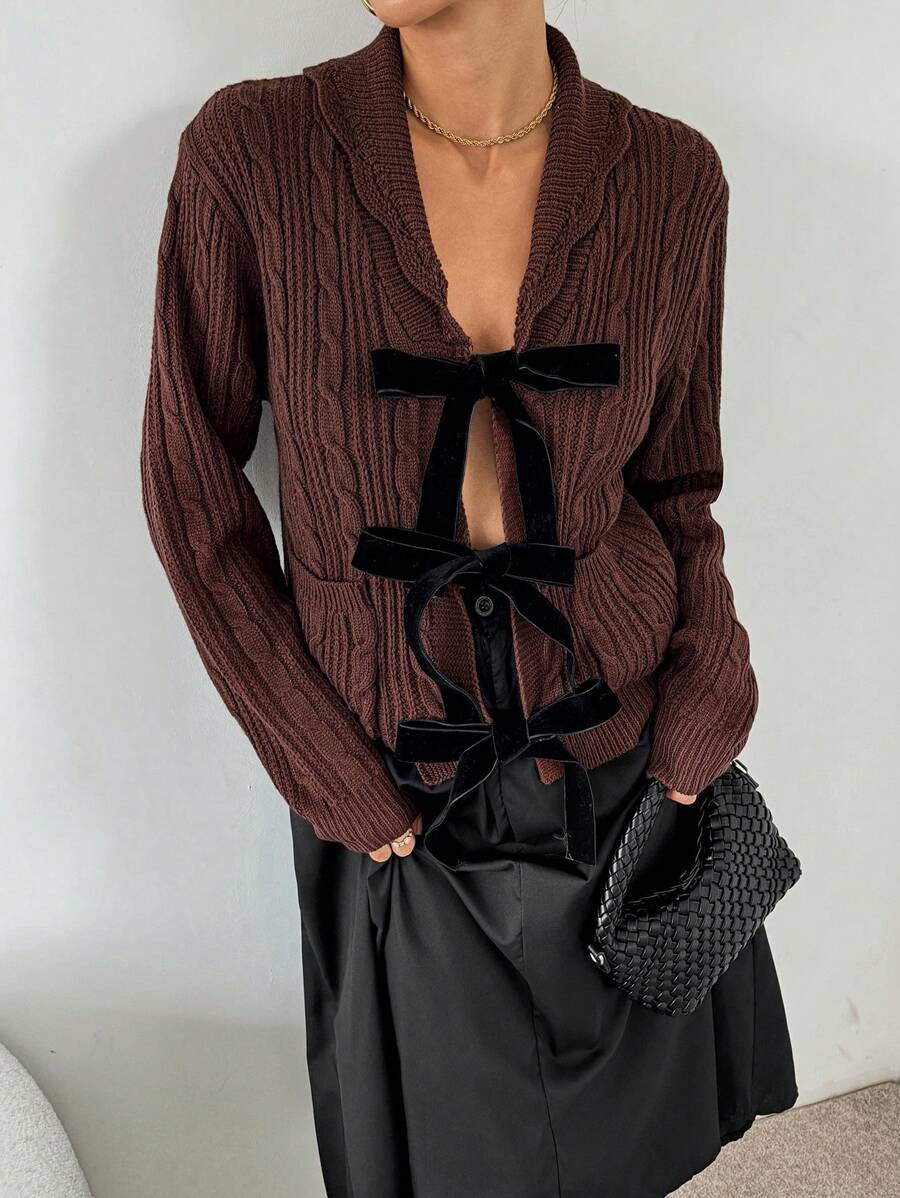 SHEIN Essnce Pull en velours chocolat pour femmes, cardigan automne/hiver avec nœud velours, pull-over femme d'automne avec nœud devant contrastant, pulls d'automne pour femme, pulls de Thanksgiving/Noël - Marron - Voir 1