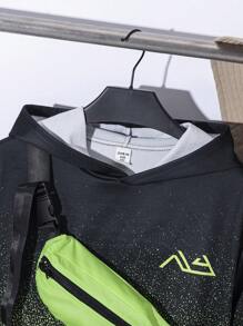 男孩渐变色连帽运动衫，配斜挎包，儿童青少年圣诞服装，包括运动衫、裤子、圣诞礼物、夹克