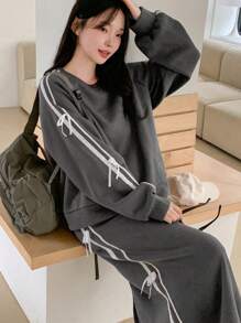 DAZY Bộ 2 áo nỉ và quần dài cho nữ, áo chui đầu cổ tròn tay dài có nơ trang trí, bộ đồ thể thao thu đông cho nữ - Màu Xám nhạt - Xem 1