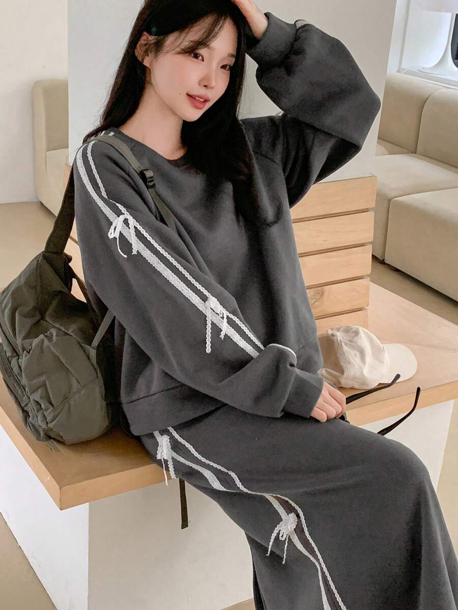 DAZY Bộ 2 áo nỉ và quần dài cho nữ, áo chui đầu cổ tròn tay dài có nơ trang trí, bộ đồ thể thao thu đông cho nữ - Màu Xám nhạt - Xem 1