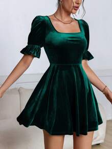 SHEIN Privé 女士优雅珍珠装饰荷叶边泡泡袖圣诞绿色连衣裙 - 綠色 - 查看 2