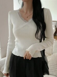 DAZY 新款秋季女式撞色蕾丝 V 领长袖修身毛衣，秋季女装