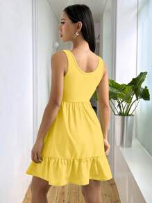 SHEIN Unity Vestido corto sin mangas con cuello cuadrado a base de patchwork acanalado y dobladillo con volantes para mujer - Amarillo - Ver 2