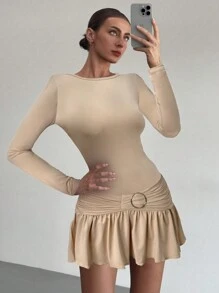 Aloruh 女士金属装饰褶饰荷叶边下摆优雅别致迷你长袖连衣裙，适合户外穿着 - 杏色 - 查看 6