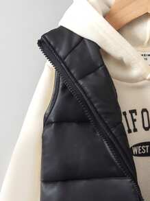 SHEIN Genkimix Kids 3 件套年轻男孩时尚休闲保暖套装：加厚无袖背心、美式字母连帽运动衫、运动休闲运动裤，秋冬 - 黑色 - 查看 3