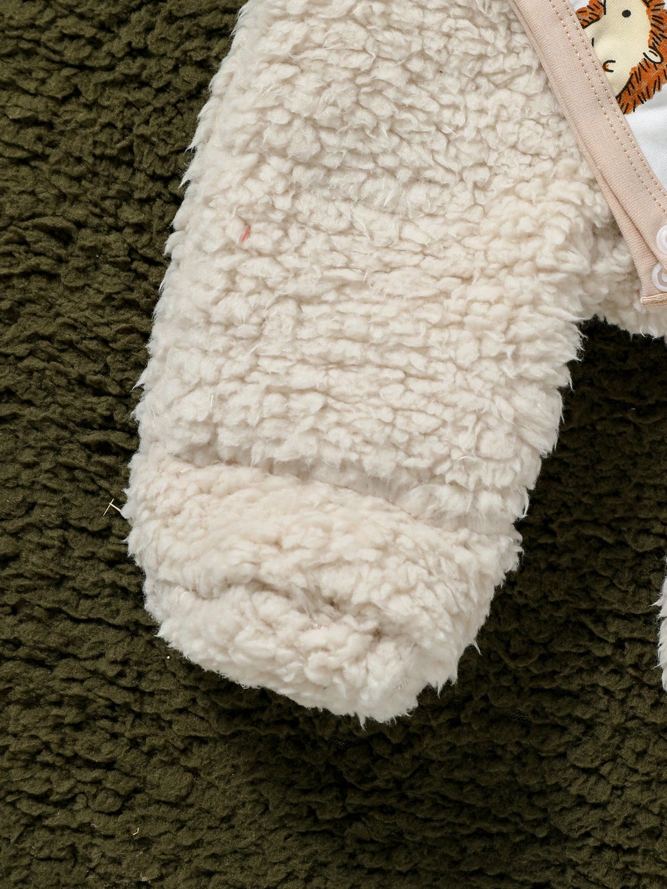 طقم هدايا متعدد القطع للطفل الصبي بأسلوب بسيط وجمي...