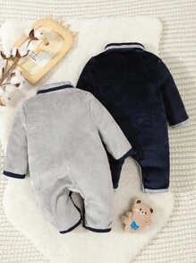 SHEIN Genkimix Kids 婴幼儿男孩 2 件套 毛绒熊标志长袖连体睡衣 - 彩色 - 查看 2