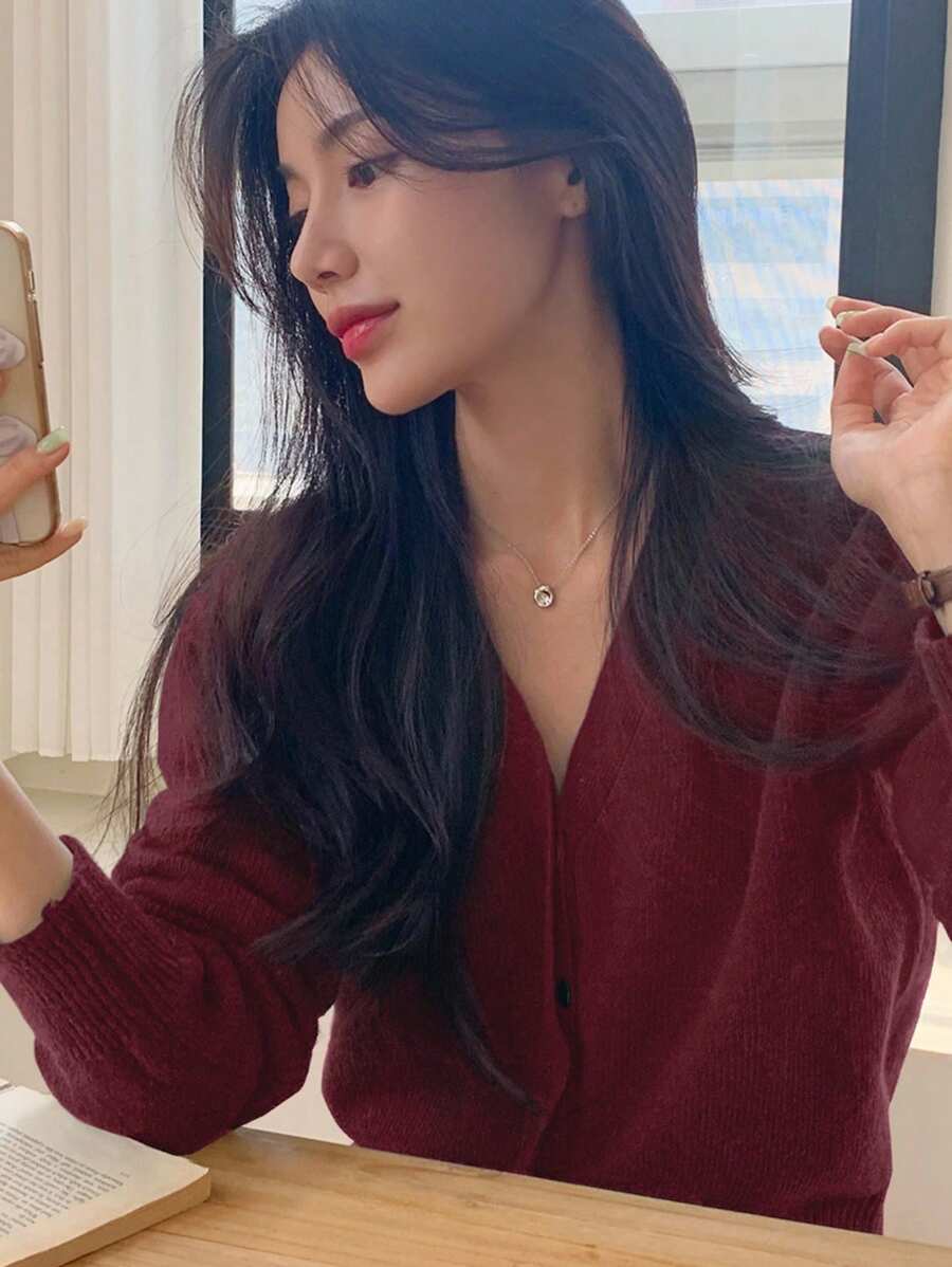 DAZY 女士 V 领纯色针织开衫，适合秋季和圣诞节、假日、秋季女装 - 酒紅色 - 查看 1