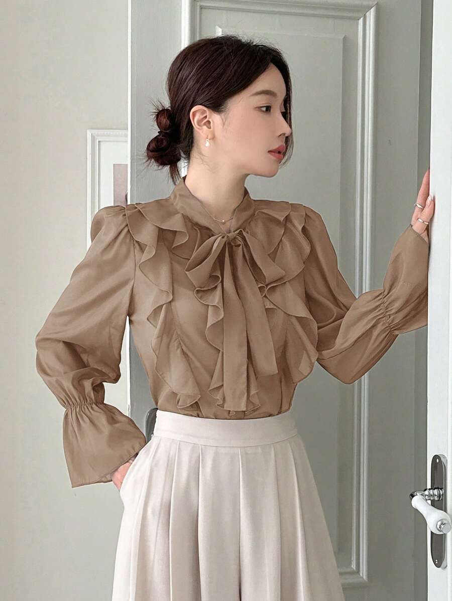 DAZY 女士纯色领带蝴蝶结荷叶边袖口长袖衬衫 - 駝色 - 查看 1