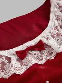 SHEIN 少女圣诞蝴蝶结珍珠纽扣蕾丝荷叶边褶皱红色连衣裙，秋冬装 - 紅白色 - 查看 4