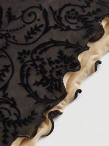 SHEIN MOD 大码黑色花卉提花植绒网眼撞色蕾丝吊带背心 - 黑色 - 查看 4