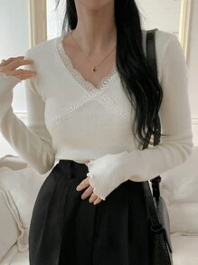 DAZY 新款秋季女式撞色蕾丝 V 领长袖修身毛衣，秋季女装