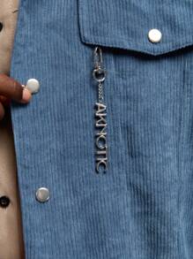 AKNOTIC Business Casual Áo khoác nam cổ raglan rộng rãi, cài nút kim loại phía trước, màu xanh lam, nhiều túi, thiết kế tách rời, phù hợp mặc hàng ngày vào mùa thu/đông, phụ kiện dây xích kim loại, phụ kiện kim loại chữ cái, viền nhung kẻ và lông cừu tương phản màu - Màu xanh lam - Xem 4