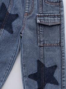 Calça jeans infantil estilo urbano, estilo vintage, perna larga, estilo bebê menina, modelo Y2K, com cintura totalmente elástica e detalhe de patchwork de estrela, sem blusa. - Lavagem Média - Ver 5
