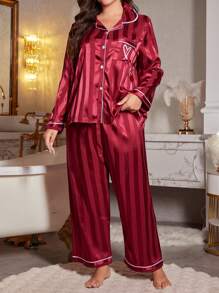 LuxeNights Conjunto de top de manga larga y pantalones en color burdeos, con bordado de corazón en jacquard de seda sintética para tallas grandes