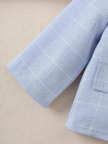 SHEIN 3 piezas Conjunto formal para niños pequeños: chaqueta tipo blazer, camisa de manga corta con corbata de moño y pantalones cortos, casual y lindo - Azul - Ver 8