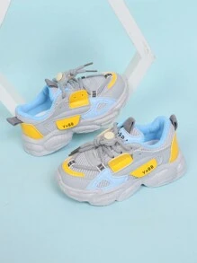 1 双男童透气前系带休闲运动鞋，蓝色，流行儿童款式