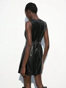 Maija 女式黑色亮片铆钉装饰四季百搭春夏都市时尚设计舒适合身 V 领无袖 PU 皮革短裙，西式酷嬉皮派对场合 - 黑色 - 查看 2