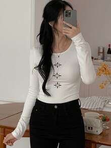 DAZY 女士休闲几何印花圆领修身 T 恤，秋冬 - 白色 - 查看 2