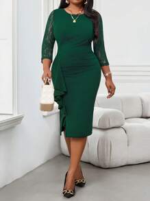SHEIN Lady Vestidos de talla grande con cuello redondo de encaje de punto verde elegante, volantes plisados y mangas 3/4, aptos para primavera, verano, otoño e invierno - Verde Oscuro - Ver 1